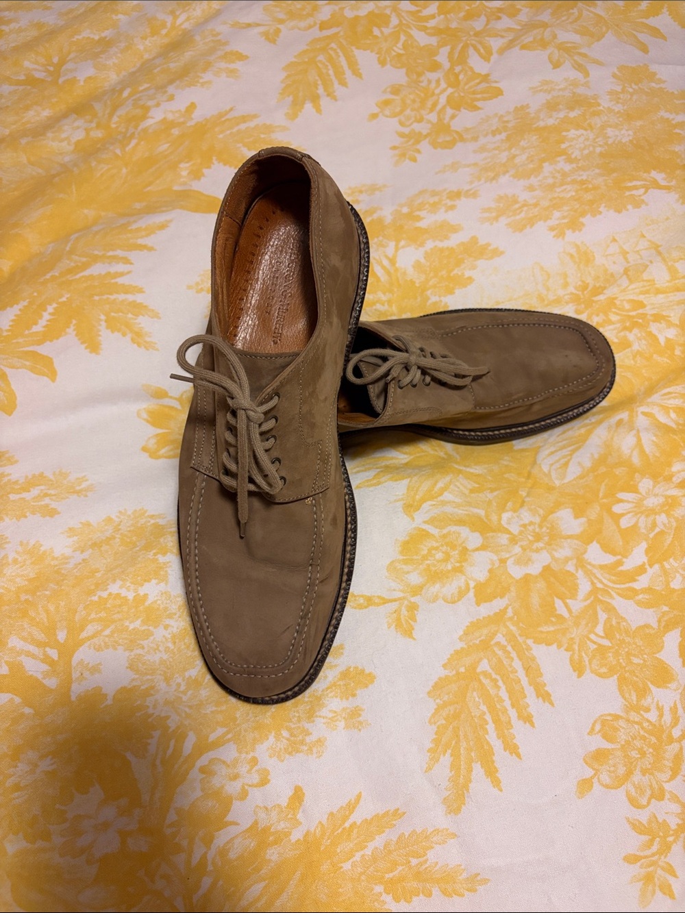 Johnston & Murphy Men’s Suede Chukka Boots in Tan